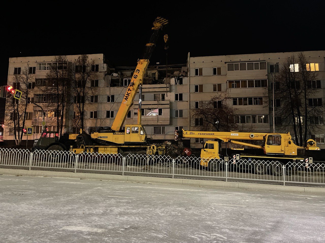 В Набережных Челнах прошла встреча для пострадавших в ходе взрыва в доме 48  комплекса | 26.10.2021 | Набережные Челны - БезФормата