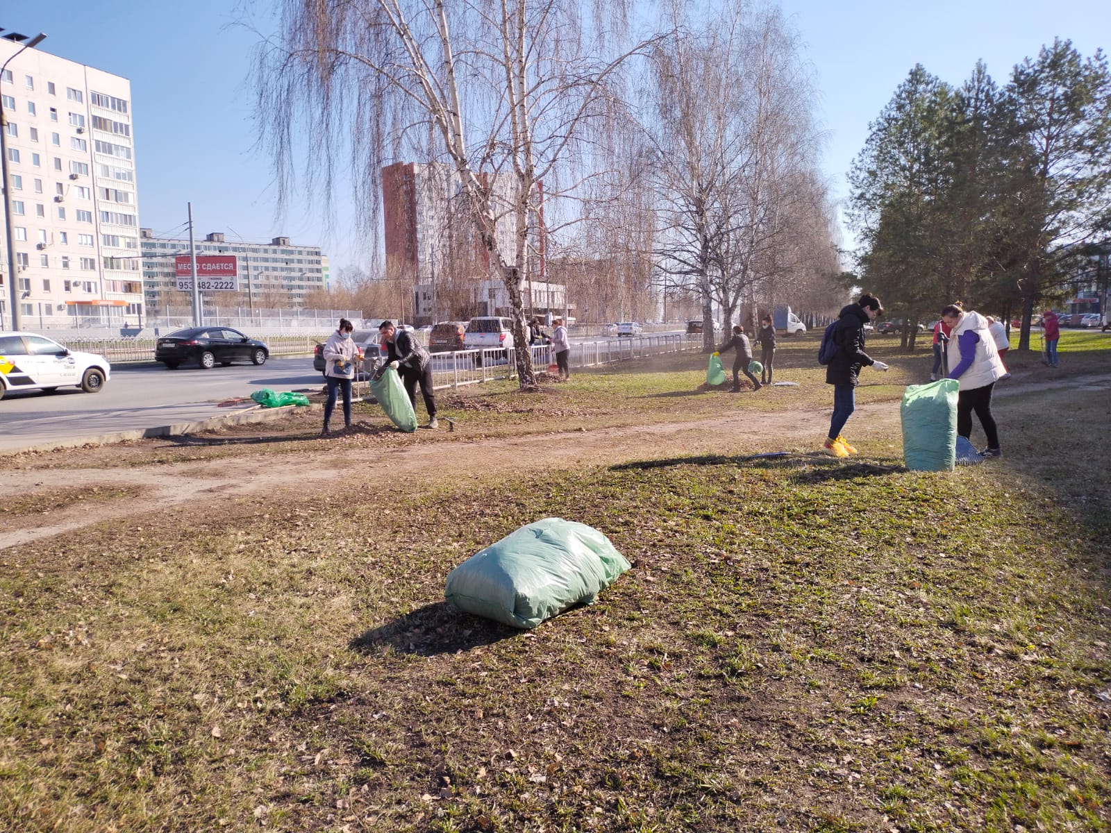 Челнинцы продолжают участвовать в субботниках | 13.04.2023 | Набережные  Челны - БезФормата