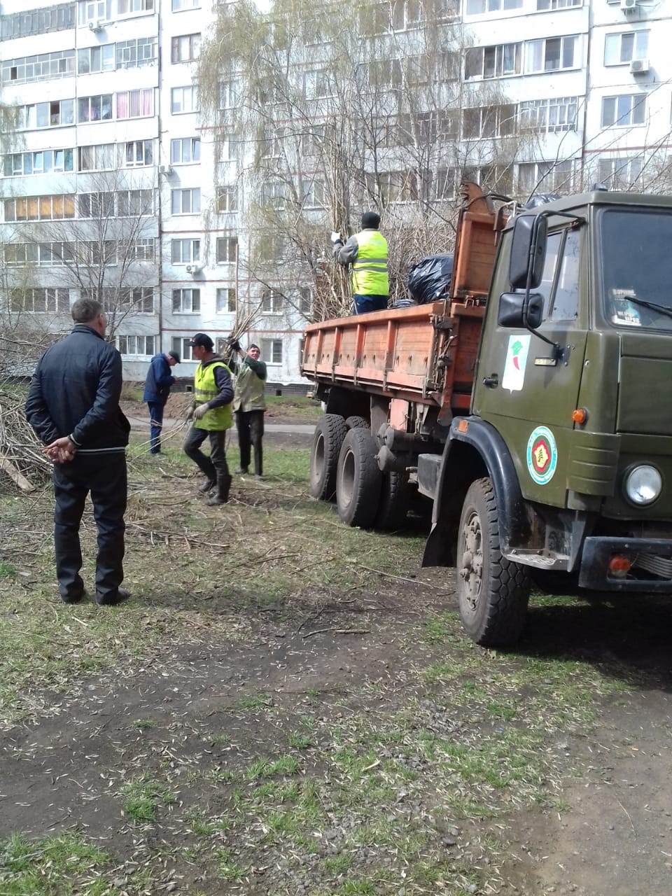 В Набережных Челнах продолжаются субботники | 30.04.2022 | Набережные Челны  - БезФормата