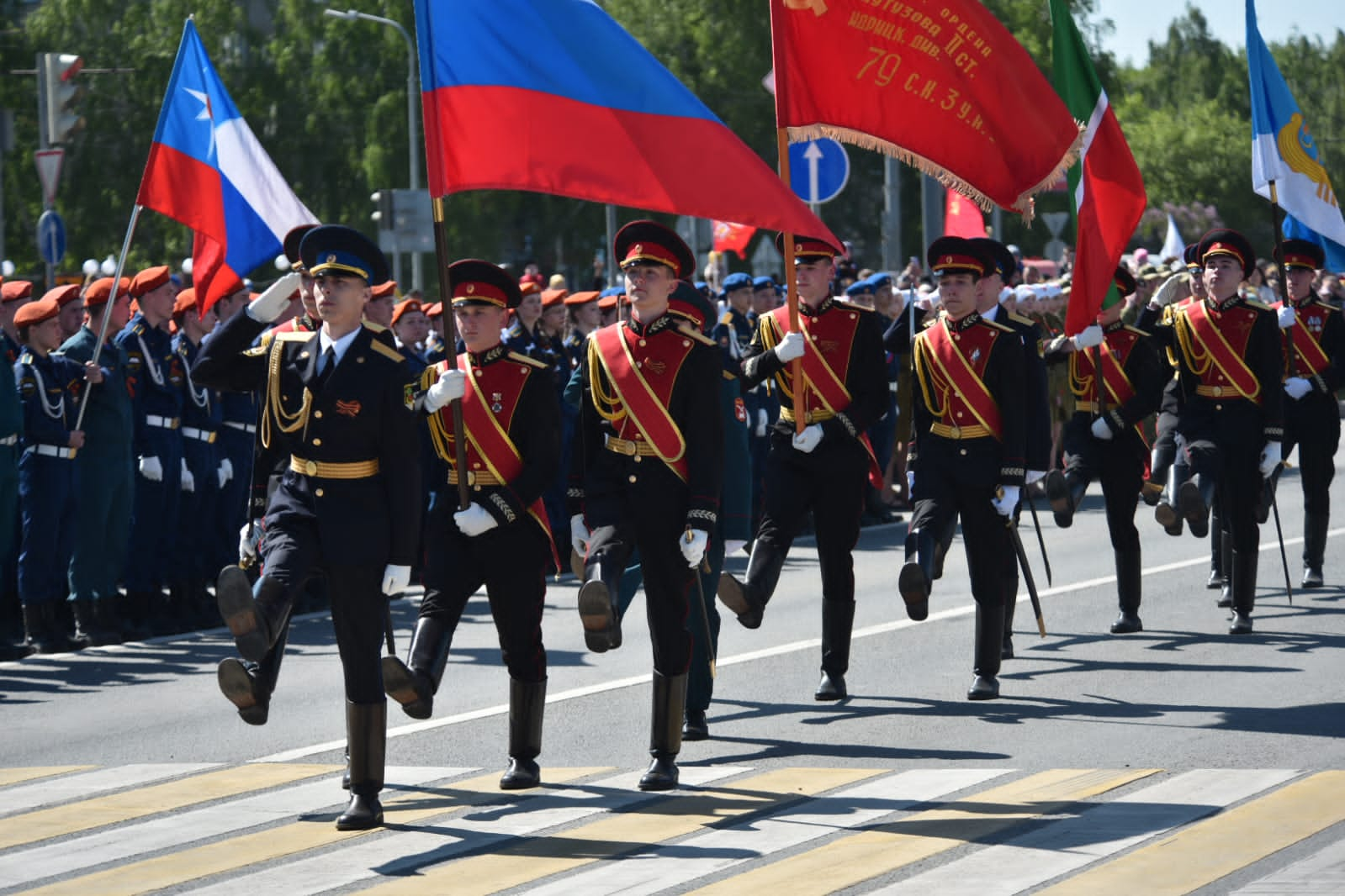 Парад Победы в Набережных Челнах: кто стал участником? | 09.05.2023 | Набережные  Челны - БезФормата