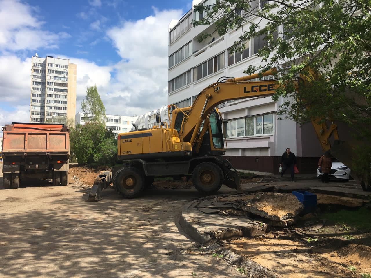 Дворы Центрального района продолжают обновлять / Набережные Челны