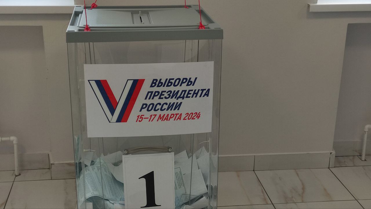 молодые в первый раз Первый раз на выборах: молодые челнинцы участвуют в голосовании /  Набережные Челны