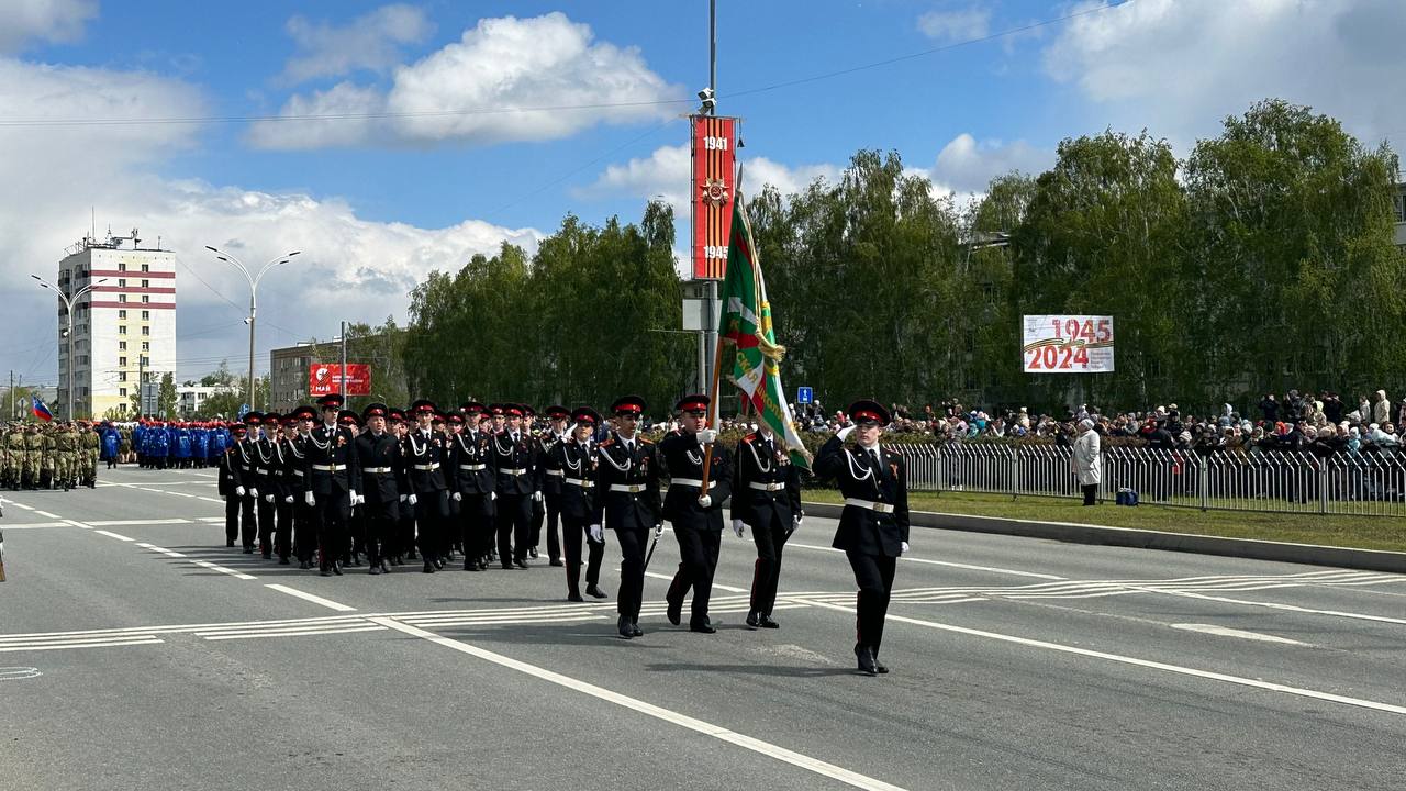 В Параде Победы принимают участие свыше 1 500 участников (фоторепортаж) / Набережные  Челны