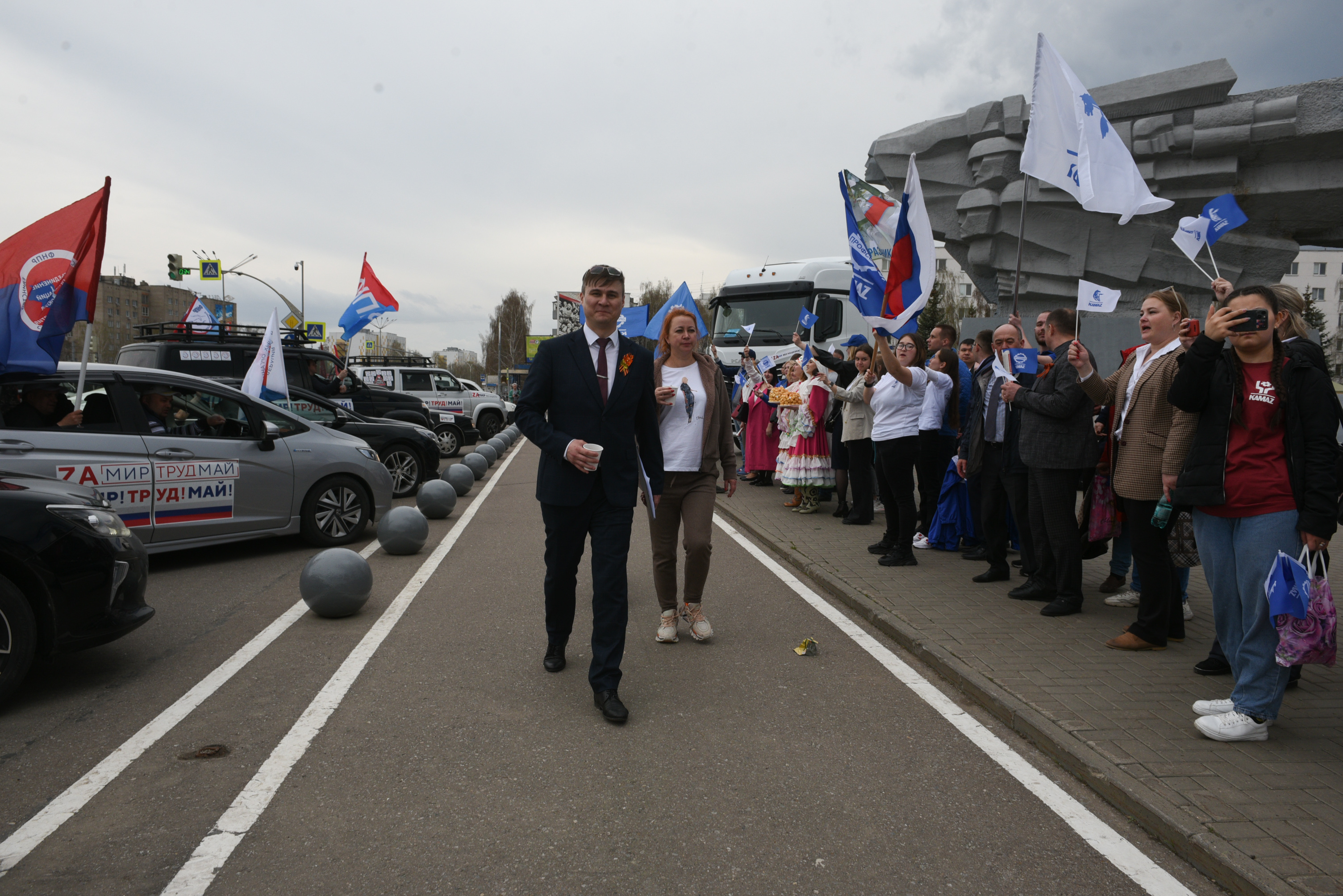 Челнинцы встретили первомайский автопробег / Набережные Челны