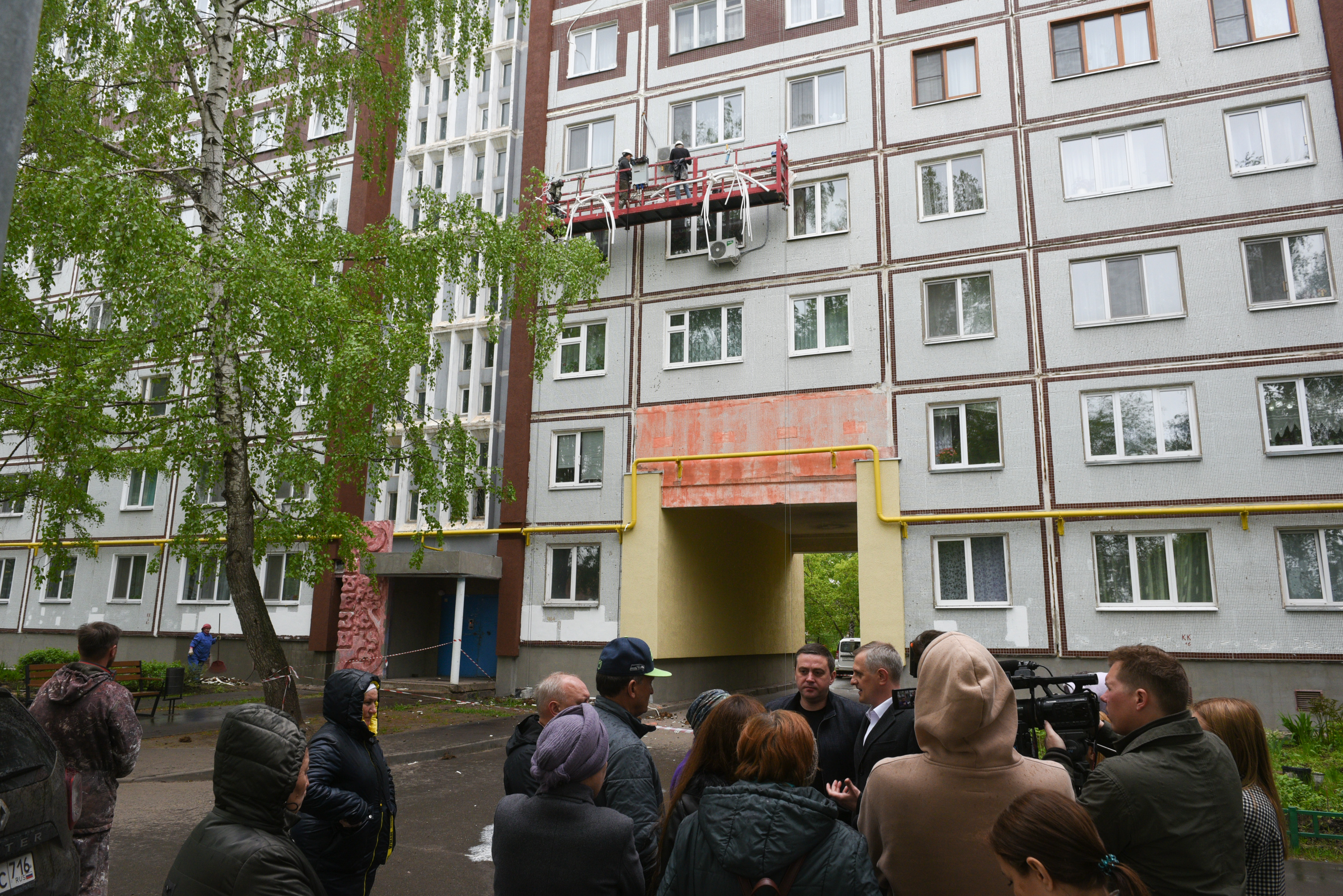 В челнинских домах ведется ремонт кровли и фасадов / Набережные Челны