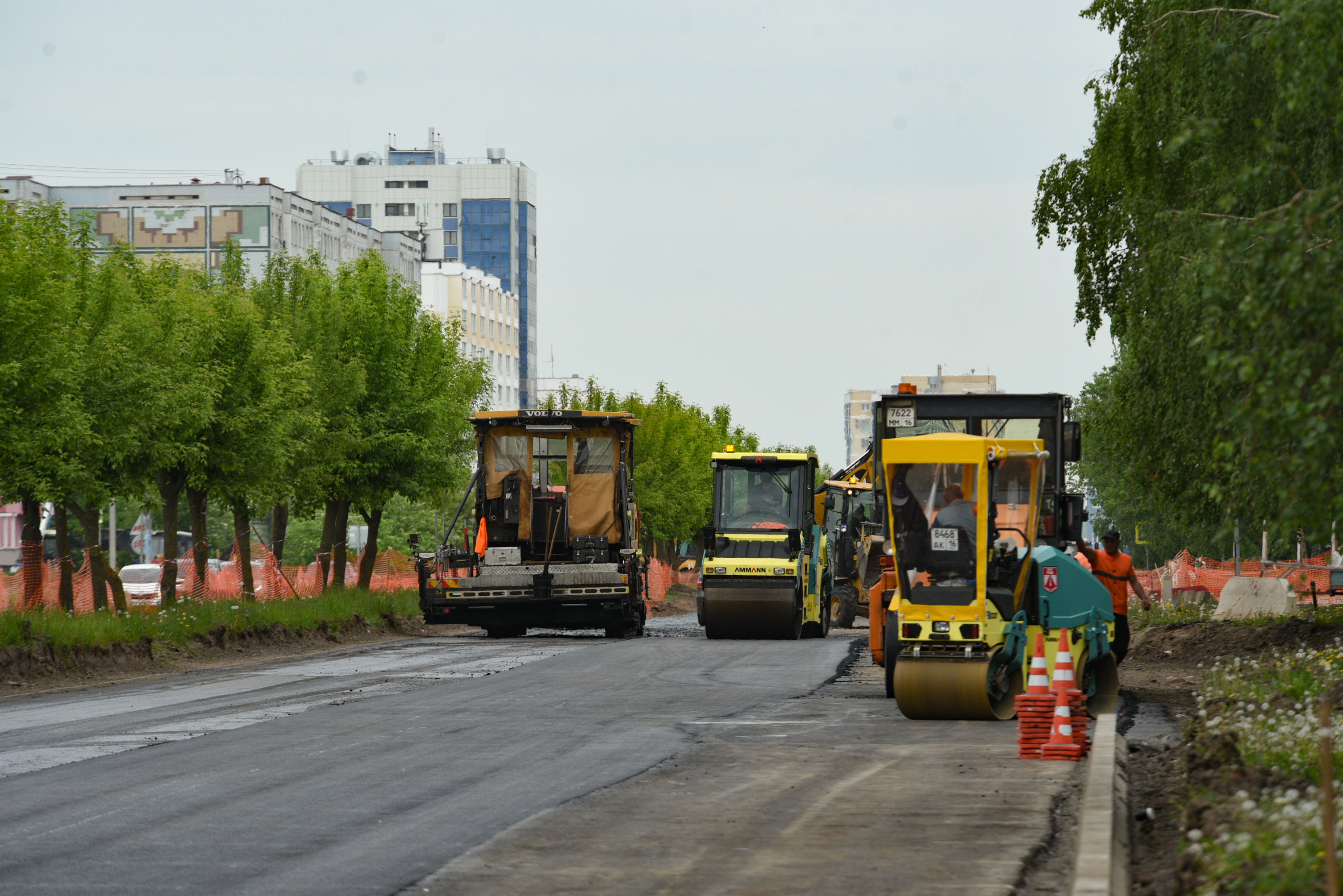 Состояние дорог челнов. МУП пад Набережные Челны. Дорожные. Проспект Яшьлек Набережные Челны. Ямочный ремонт дорог.