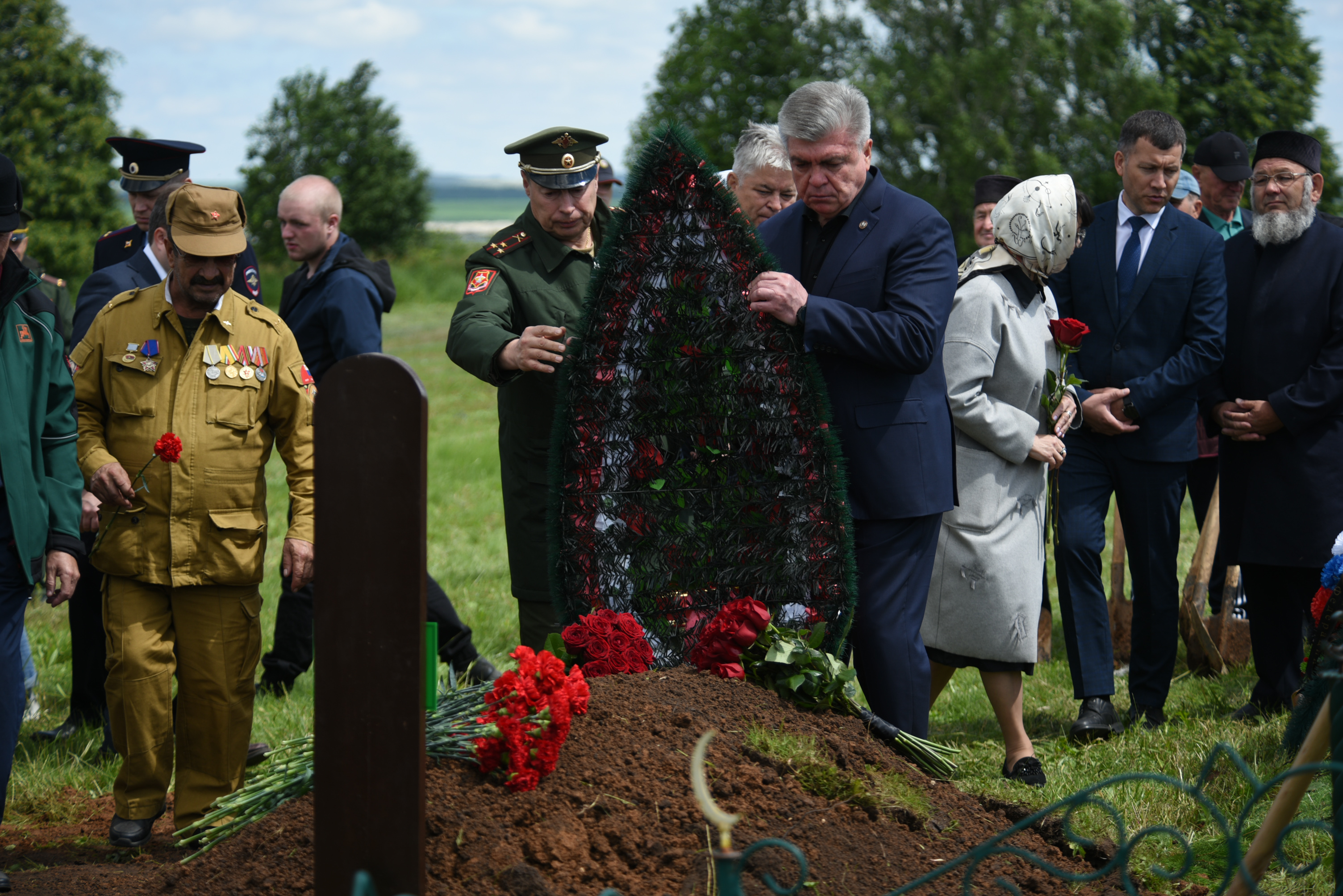Матери погибших бойцов. Похороненные российские военные. Похороны российских солдат.