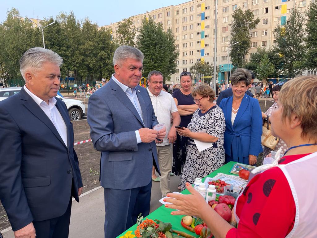 Наиль Магдеев побывал на празднике двора в 27 комплексе / Набережные Челны